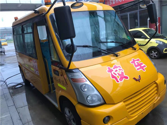 五菱二手小學(xué)生校車